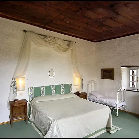 Famiglia Al Castello Di Bagnolo Κατάλυμα σε φάρμα *