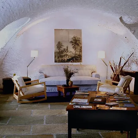 مزرعة للإقامة Famiglia Al Castello Di Bagnolo Bagnolo Piemonte