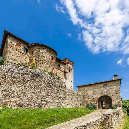 مزرعة للإقامة Famiglia Al Castello Di Bagnolo Bagnolo Piemonte