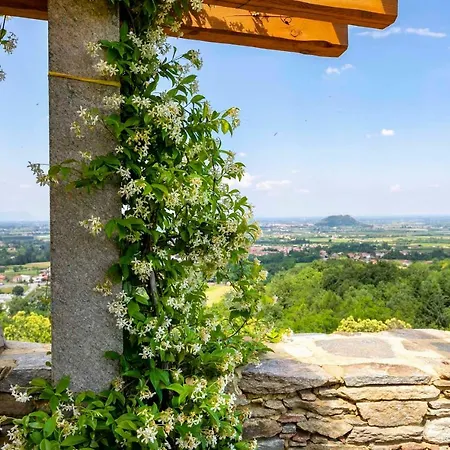 Famiglia Al Castello Di Bagnolo مزرعة للإقامة